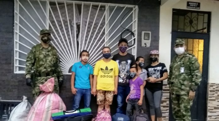 Familia oriunda de Vista Hermosa Meta, retorna a su tierra gracias al apoyo del Ejército Nacional y a la Gobernación del Meta.