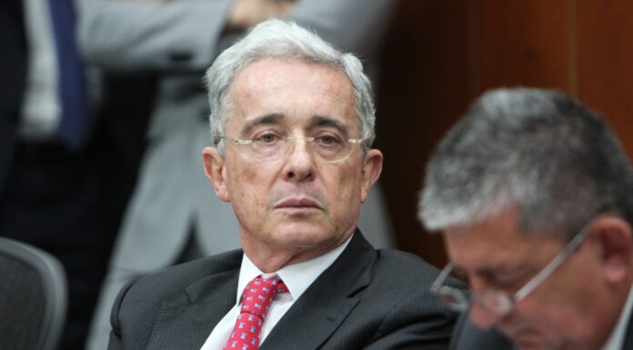 Plenaria acepta la renuncia presentada por el senador Álvaro Uribe a su curul