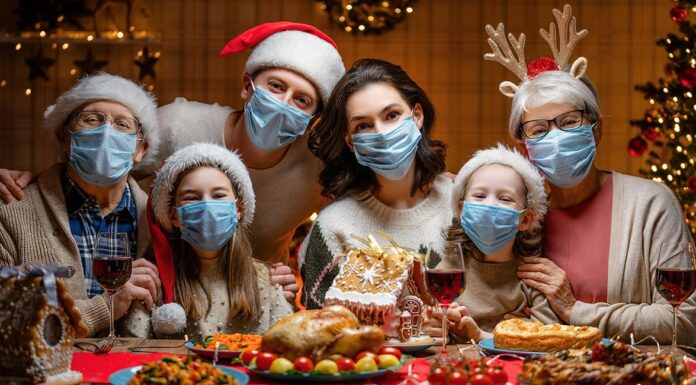 OMS pide utilizar el tapabocas en las reuniones familiares de Navidad