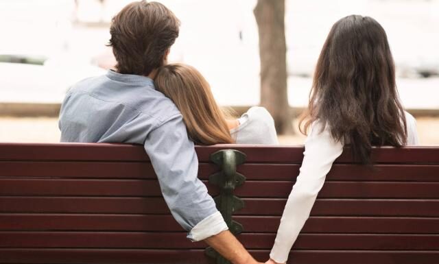 Antes de ser intubado por COVID-19, hombre confesó a esposa que la engañaba con su amiga