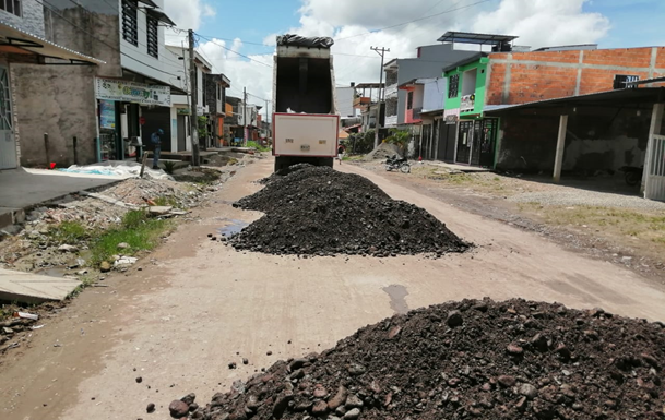 INFRAESTRUCTURA CONTINÚA MEJORAMIENTO DE VÍAS EN EL BARRIO EL RUBÍ Y EN LA VEREDA LA ZURIA
