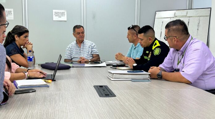 Hasta $20 millones ofrece la Gobernación por captura de responsables de violento atraco en Villavicencio “En los barrios la gente conoce quién es quién, y tenemos que hacer una campaña para que a esos tres delincuentes los tengamos en la cárcel”, afirmó Juan Guillermo Zuluaga, gobernador del Meta.