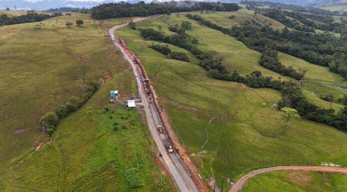 Vía Uribe-Papamene cierra el año con más de 4 kilómetros pavimentados