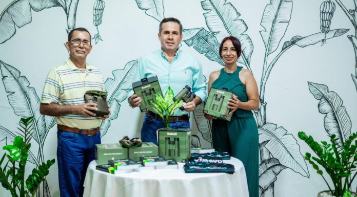 Instituto de Turismo de Villavicencio entregó dotación a Colegio con proyecto de Aviturismo