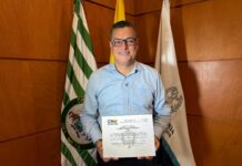 Darwin Castellanos recibió oficialmente su credencial como parlamentario