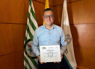 Darwin Castellanos recibió oficialmente su credencial como parlamentario