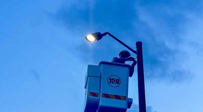 Jornadas de mantenimiento y mejoramiento del alumbrado público en Catumare y Santa Helena, Villavicencio: Más luz para dos sectores clave de la ciudad