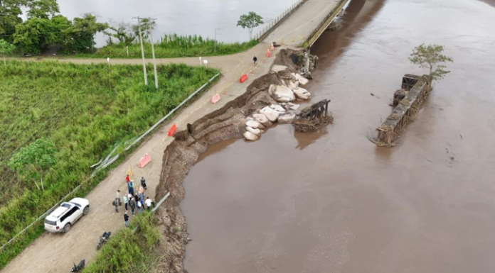 Gobernación del Meta inicia obras de emergencia para recuperar la movilidad entre Puerto López y Cabuyaro tras afectación en el acceso al puente Humea.