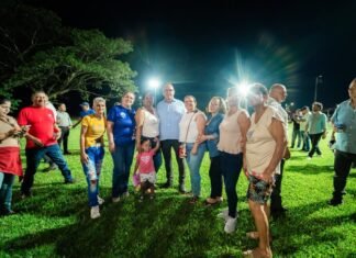 ALCALDE ALEXANDER BAQUERO ENTREGÓ UNA CANCHA DE FÚTBOL CON ILUMINACIÓN TIPO ESTADIO EN LA COMUNA 9